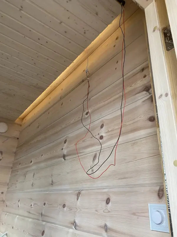 Saunatuvan epasuora valaistus