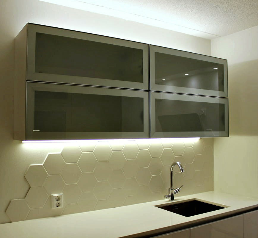 Keittion tyotason valaistus LED nauhalla