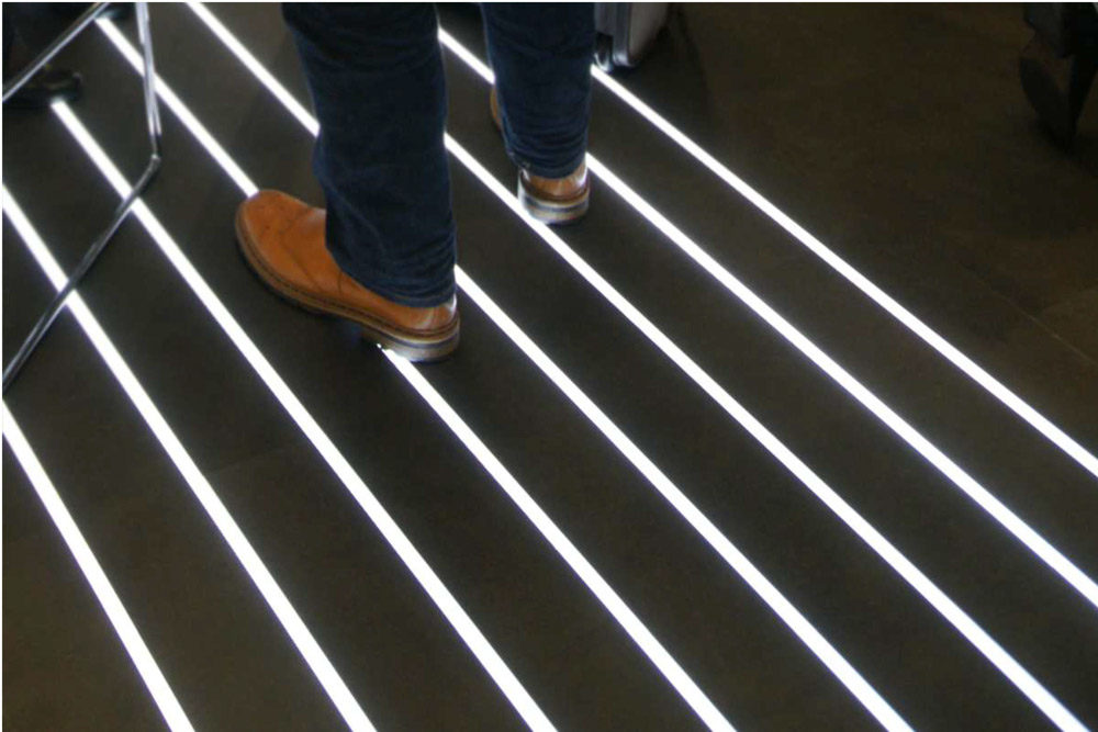 LATTIA12-lattiaan-asennettava-led-profiili-esimerkki2