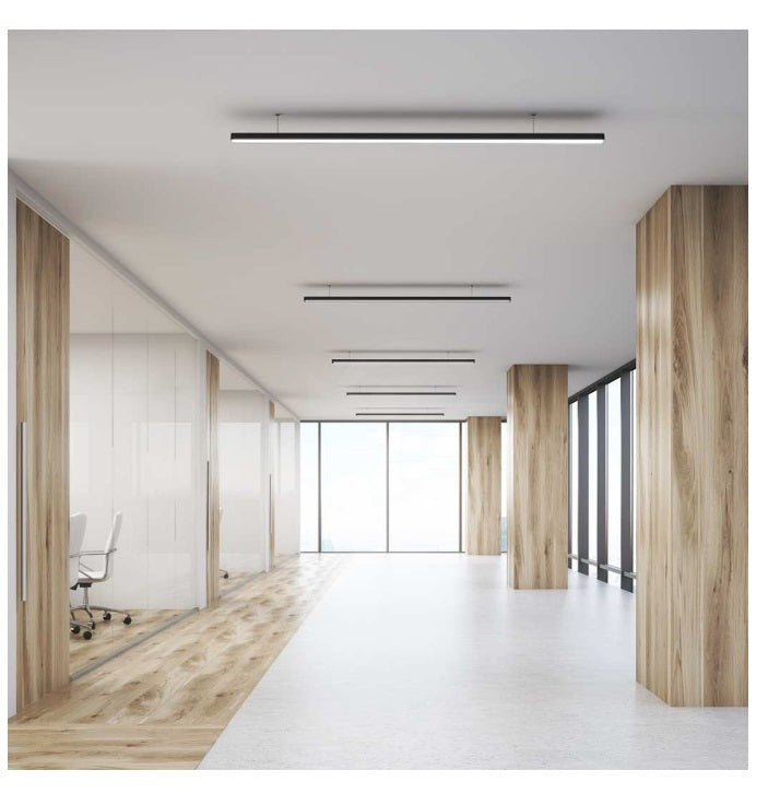 moni30-02-riippuvalaisimena-katossa