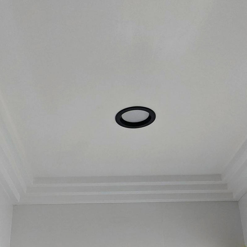 musta-led-alasvalo-8w-ip54-katossa