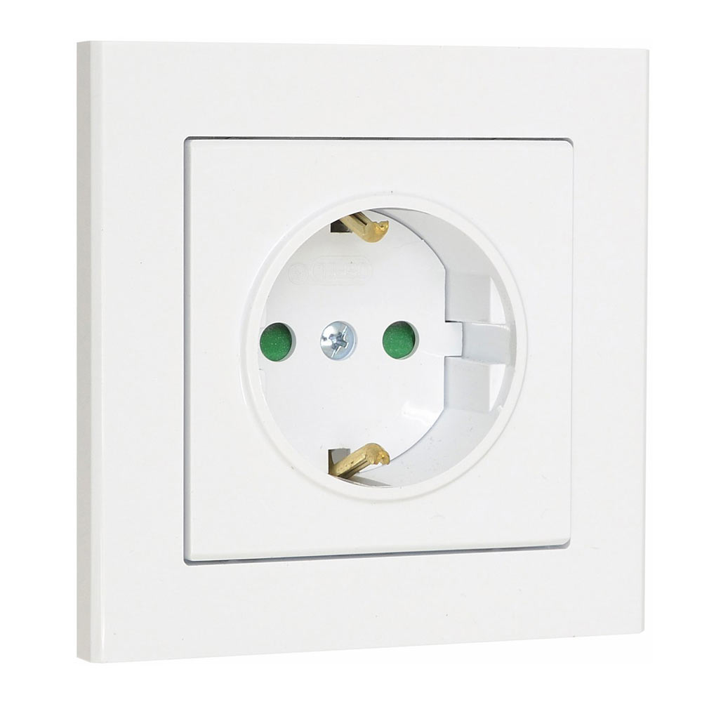 pistorasia-valkoinen-maadoitettu-optima