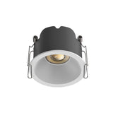 LED-alasvalo 6W valkoinen 3-CCT, esittelyssä musta sokkeli ja sisäinen linssi.