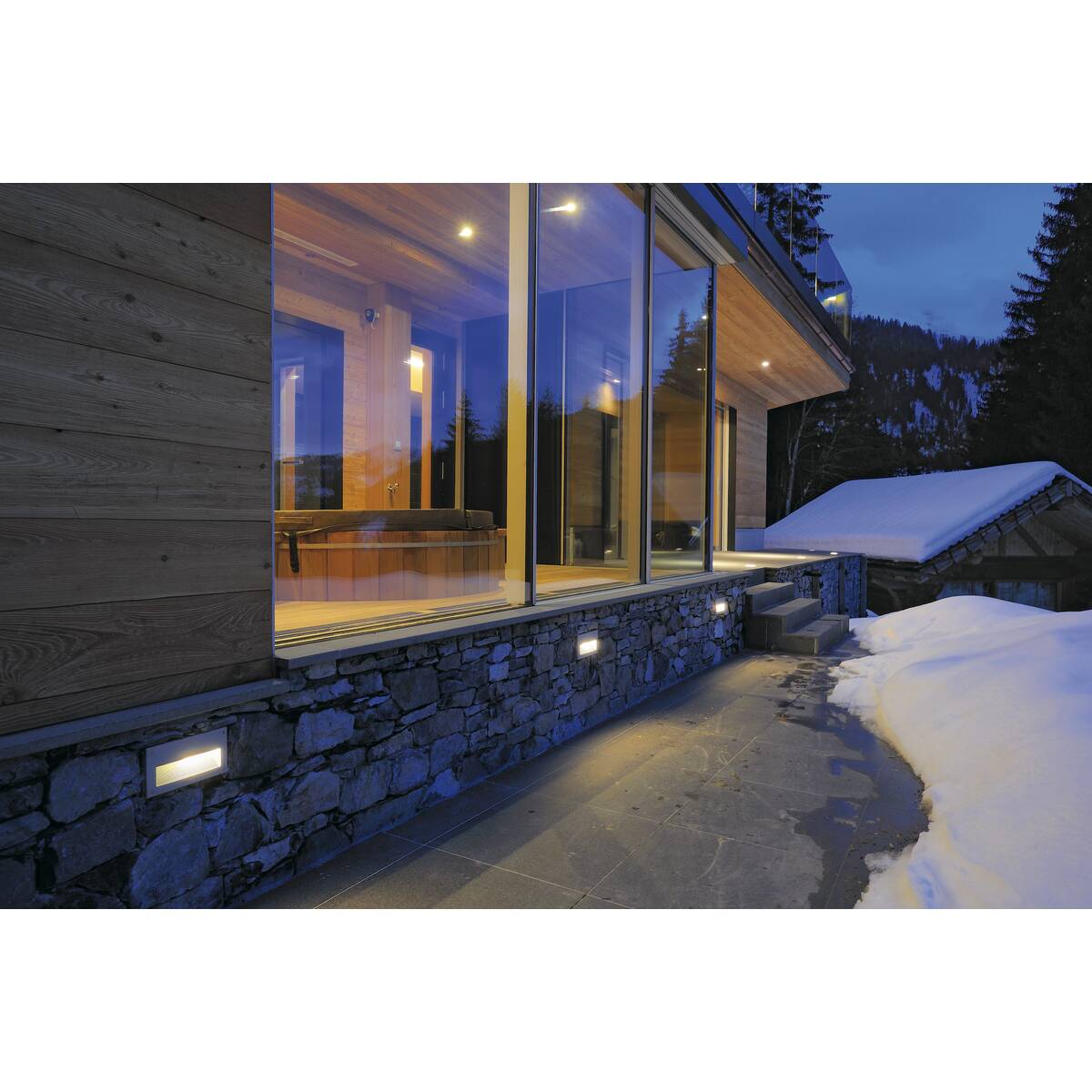 LED-vägglampa BRICK DOWNUNDER IP44, för E14-glödlampa