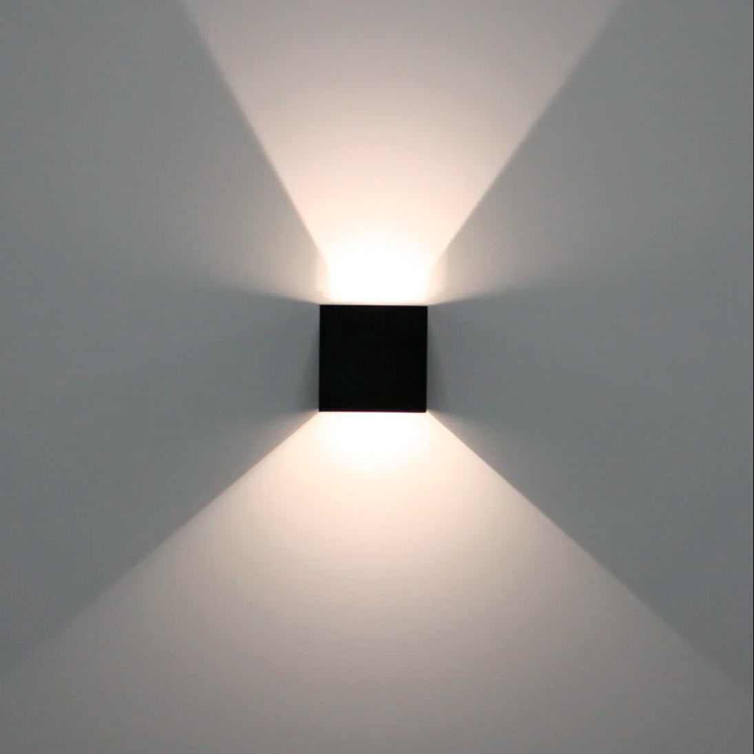 led-seinävalaisin-musta